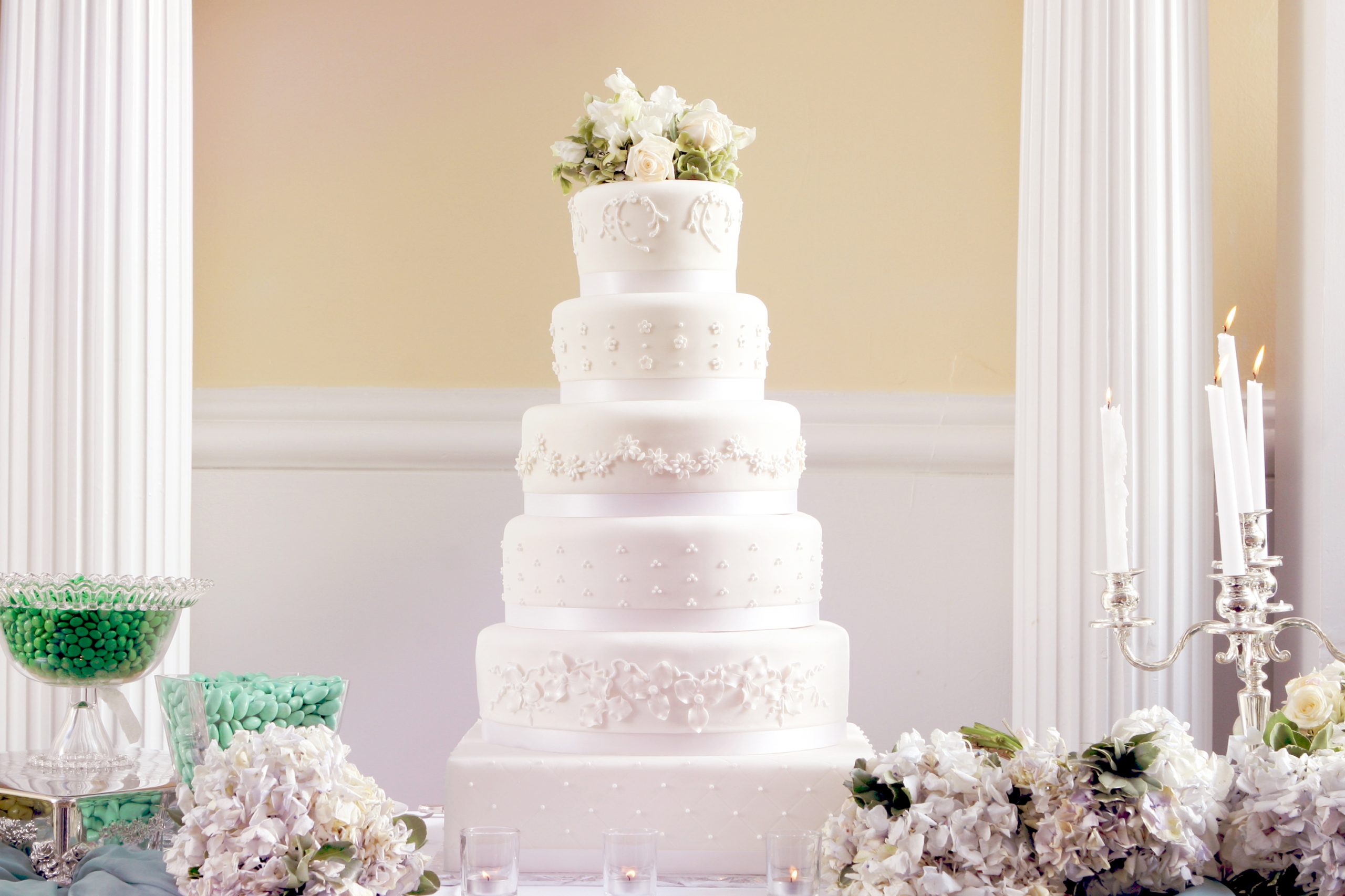 History of Fancy and Extravagant Wedding Cakes